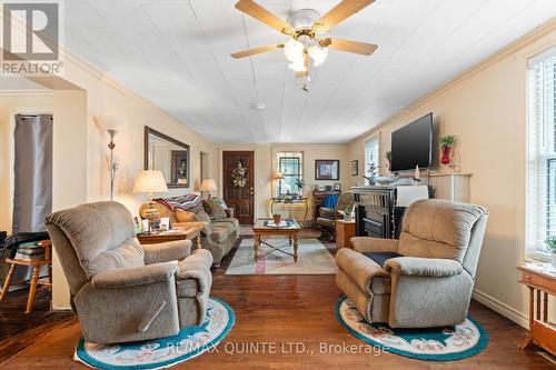 83 County 3, Prince Edward County (Ameliasburgh), ON - Indoor Photo Showing Living Room