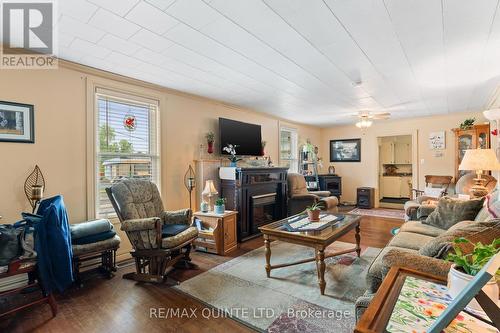 83 County 3, Prince Edward County (Ameliasburgh), ON - Indoor Photo Showing Living Room