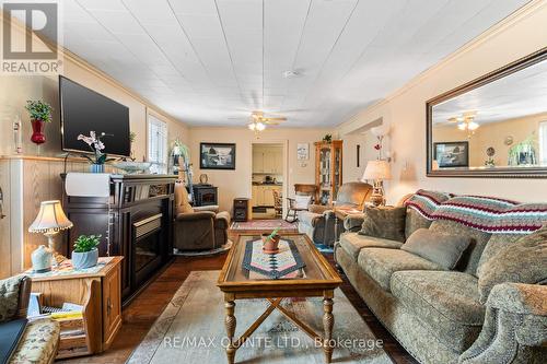 83 County 3, Prince Edward County (Ameliasburgh), ON - Indoor Photo Showing Living Room