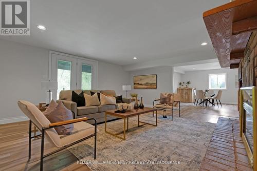 99 Willow Glen Drive, Kawartha Lakes (Lindsay), ON - Indoor Photo Showing Living Room