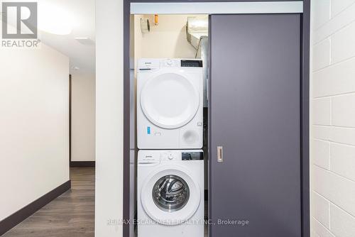 501 - 121 King Street E, Hamilton (Beasley), ON - Indoor Photo Showing Laundry Room