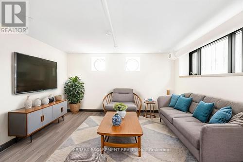 501 - 121 King Street E, Hamilton, ON - Indoor Photo Showing Living Room