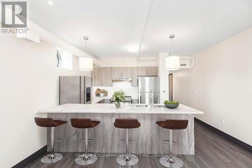 501 - 121 King Street E, Hamilton (Beasley), ON - Indoor Photo Showing Kitchen With Upgraded Kitchen