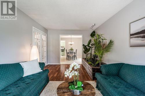 2010 Keller Court, Burlington, ON - Indoor Photo Showing Living Room