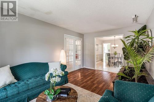 2010 Keller Court, Burlington, ON - Indoor Photo Showing Living Room