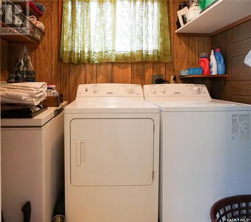 818 F Avenue N, Saskatoon, SK - Indoor Photo Showing Laundry Room