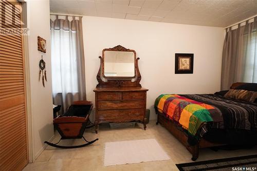 818 F Avenue N, Saskatoon, SK - Indoor Photo Showing Bedroom