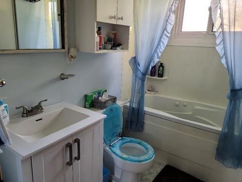 8 Schmidt Crescent, Dryden, ON - Indoor Photo Showing Bathroom