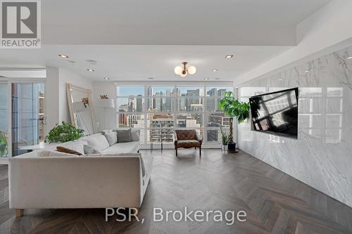 1302 - 501 Adelaide Street W, Toronto, ON - Indoor Photo Showing Living Room