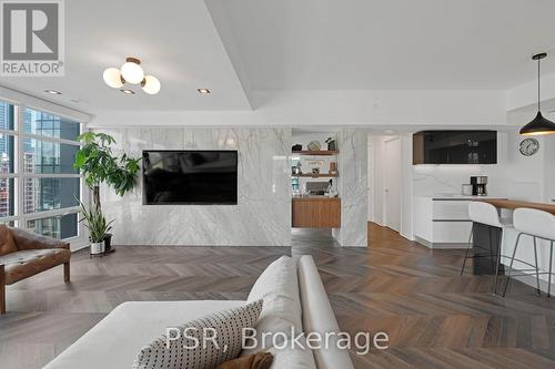 1302 - 501 Adelaide Street W, Toronto (Waterfront Communities), ON - Indoor Photo Showing Living Room