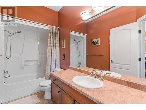 6097 Beatrice Road, Peachland, BC - Indoor Photo Showing Bathroom