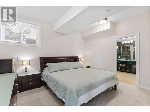 6097 Beatrice Road, Peachland, BC - Indoor Photo Showing Bedroom