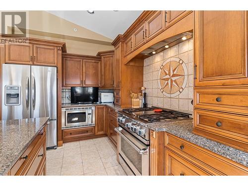 6097 Beatrice Road, Peachland, BC - Indoor Photo Showing Kitchen