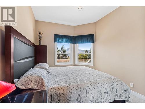 6097 Beatrice Road, Peachland, BC - Indoor Photo Showing Bedroom