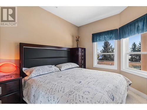 6097 Beatrice Road, Peachland, BC - Indoor Photo Showing Bedroom