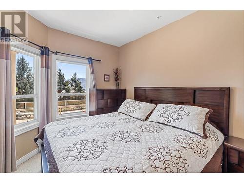 6097 Beatrice Road, Peachland, BC - Indoor Photo Showing Bedroom