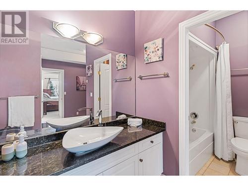 6097 Beatrice Road, Peachland, BC - Indoor Photo Showing Bathroom