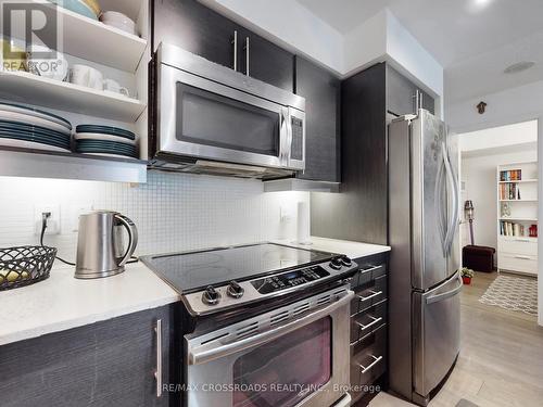 624 - 35 Bastion Street, Toronto, ON - Indoor Photo Showing Kitchen With Stainless Steel Kitchen With Upgraded Kitchen