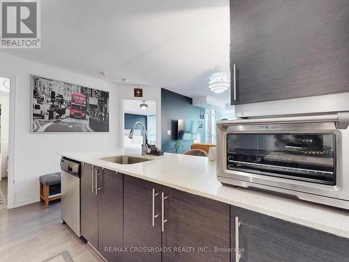 624 - 35 Bastion Street, Toronto, ON - Indoor Photo Showing Kitchen