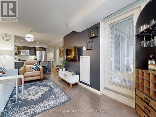 624 - 35 Bastion Street, Toronto, ON - Indoor Photo Showing Living Room