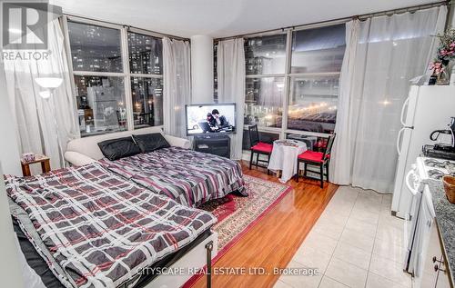 515 - 9 Spadina Avenue, Toronto, ON - Indoor Photo Showing Bedroom