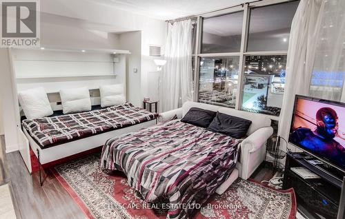 515 - 9 Spadina Avenue, Toronto, ON - Indoor Photo Showing Bedroom