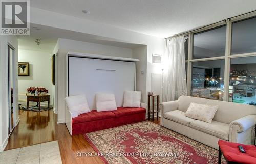 515 - 9 Spadina Avenue, Toronto, ON - Indoor Photo Showing Living Room