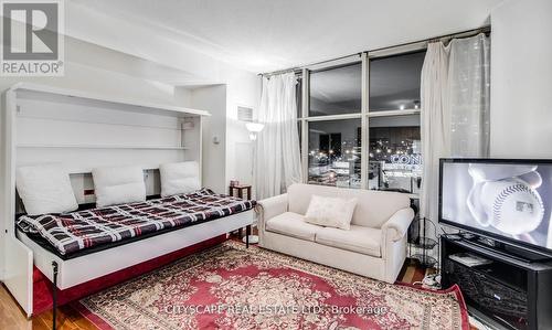 515 - 9 Spadina Avenue, Toronto, ON - Indoor Photo Showing Bedroom