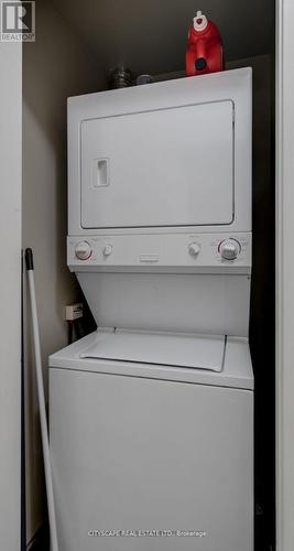 515 - 9 Spadina Avenue, Toronto, ON - Indoor Photo Showing Laundry Room