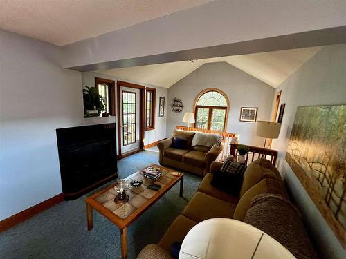 328 Dawson Street, Thunder Bay, ON - Indoor Photo Showing Living Room