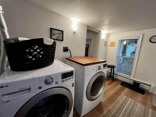 328 Dawson Street, Thunder Bay, ON - Indoor Photo Showing Laundry Room