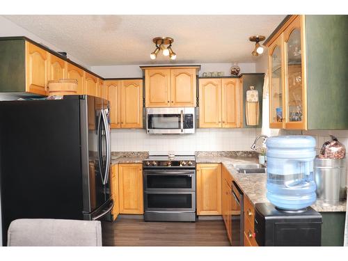 1213 10Th Avenue S, Cranbrook, BC - Indoor Photo Showing Kitchen