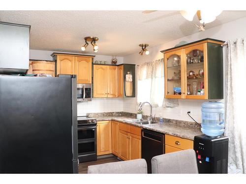 1213 10Th Avenue S, Cranbrook, BC - Indoor Photo Showing Kitchen With Double Sink