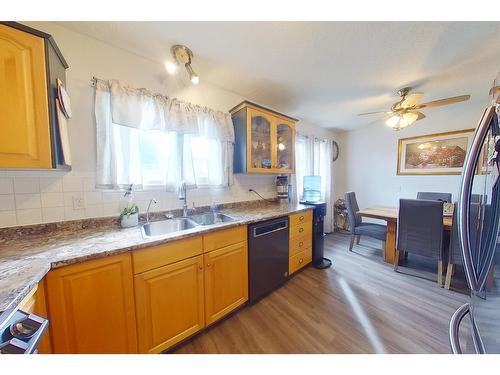 1213 10Th Avenue S, Cranbrook, BC - Indoor Photo Showing Kitchen With Double Sink