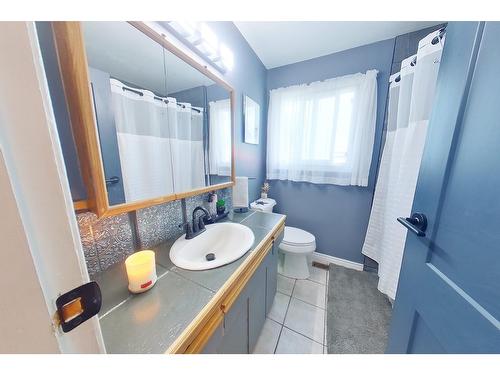 1213 10Th Avenue S, Cranbrook, BC - Indoor Photo Showing Bathroom