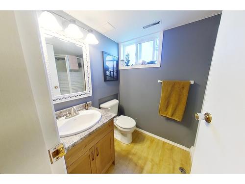 1213 10Th Avenue S, Cranbrook, BC - Indoor Photo Showing Bathroom