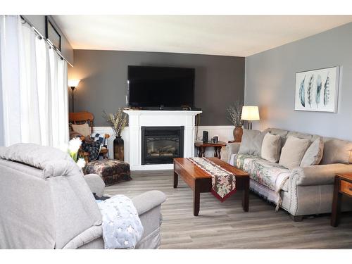 1213 10Th Avenue S, Cranbrook, BC - Indoor Photo Showing Living Room With Fireplace