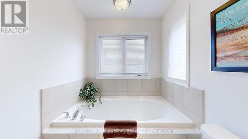 11 Thornapple Lane, Richmond Hill, ON - Indoor Photo Showing Bathroom