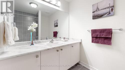 11 Thornapple Lane, Richmond Hill, ON - Indoor Photo Showing Bathroom