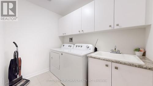 11 Thornapple Lane, Richmond Hill, ON - Indoor Photo Showing Laundry Room