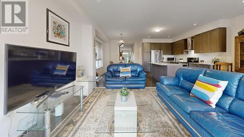 11 Thornapple Lane, Richmond Hill, ON - Indoor Photo Showing Living Room