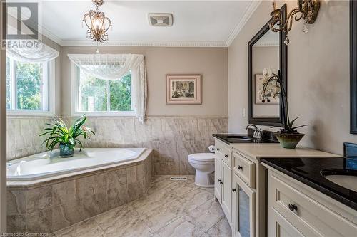 2169 Mystic Court, Burlington, ON - Indoor Photo Showing Bathroom