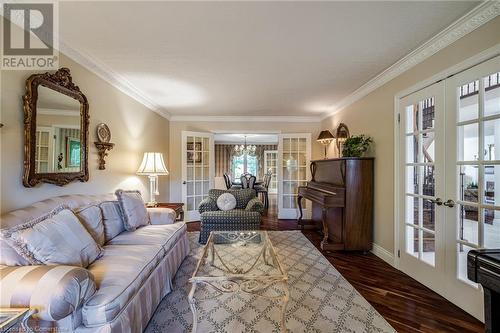 2169 Mystic Court, Burlington, ON - Indoor Photo Showing Living Room