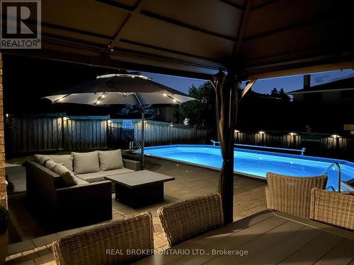 265 London Road, Newmarket (Bristol-London), ON - Outdoor With Above Ground Pool