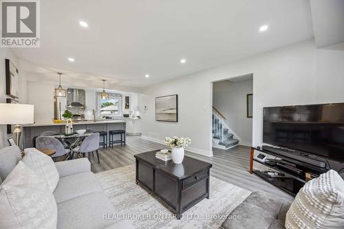 265 London Road, Newmarket (Bristol-London), ON - Indoor Photo Showing Living Room