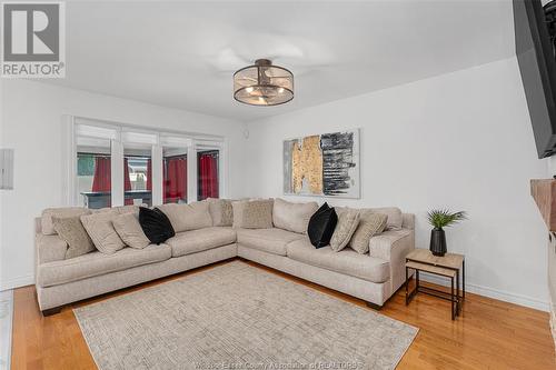 181 Diane Crescent, Lakeshore, ON - Indoor Photo Showing Living Room