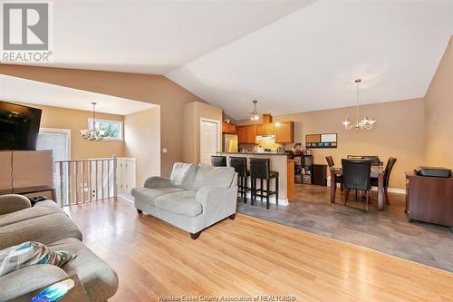 265 Dieppe Crescent, Kingsville, ON - Indoor Photo Showing Living Room