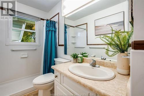 88 Sherman Road, Kingsville, ON - Indoor Photo Showing Bathroom