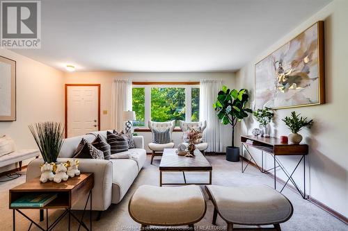 88 Sherman Road, Kingsville, ON - Indoor Photo Showing Living Room