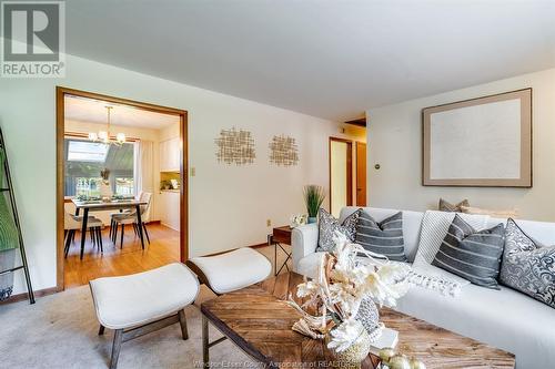 88 Sherman Road, Kingsville, ON - Indoor Photo Showing Living Room